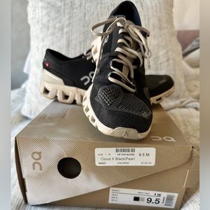 On Running Cloud X Black/Pearl US9.5 EUR 41